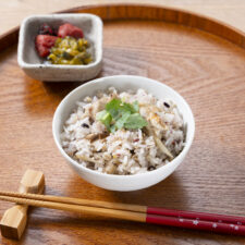 鶏とごぼうの雑穀炊き込みごはん