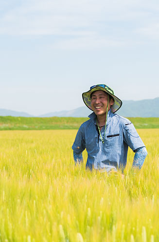 田んぼの中の中島さん